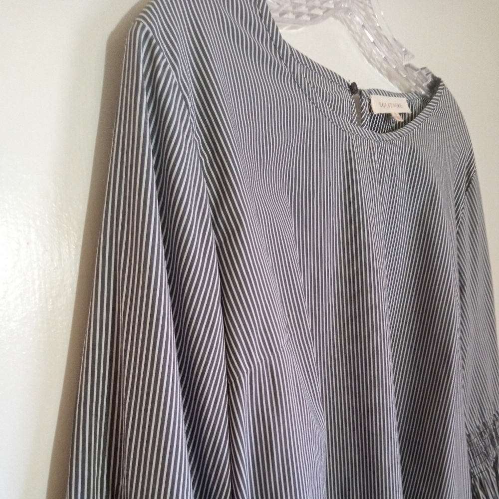 Solitaire gray and white striped long bell sleeve top - Picture 5 of 10